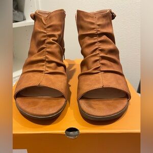 Women’s Wedge Brown Sandals Size 9